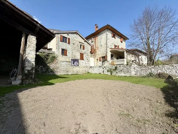 Grange à rénover avec terrain constructible et vue dégagée ?