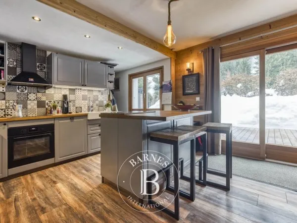 BARNES CHAMONIX - EXCLUSIVITE - APPARTEMENT 3 CHAMBRES AVEC GRAND JARDIN PRIVE - PROCHE GRANDS MONTE