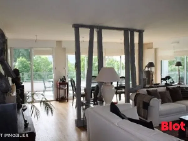 Appartement 5 pièces 161 m²