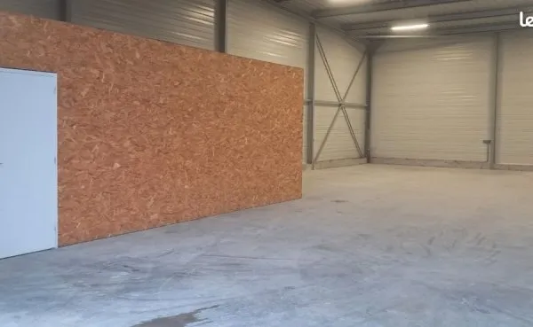 A louer local industriel isolé 200 m2