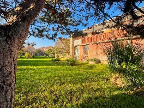 Maison en pierre, 5 pièces à 10 minutes de CLUNY (71) dans un village avec commerces - Terrain de 55
