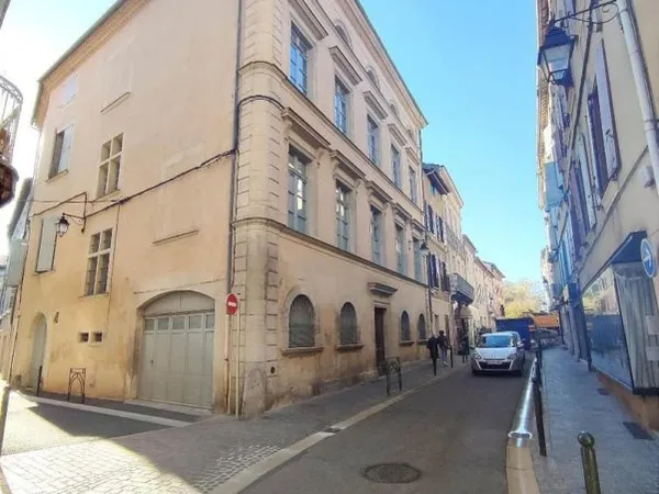 Bâtiment 391 m²