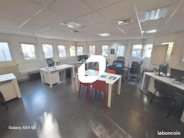 Bureaux 680 m²