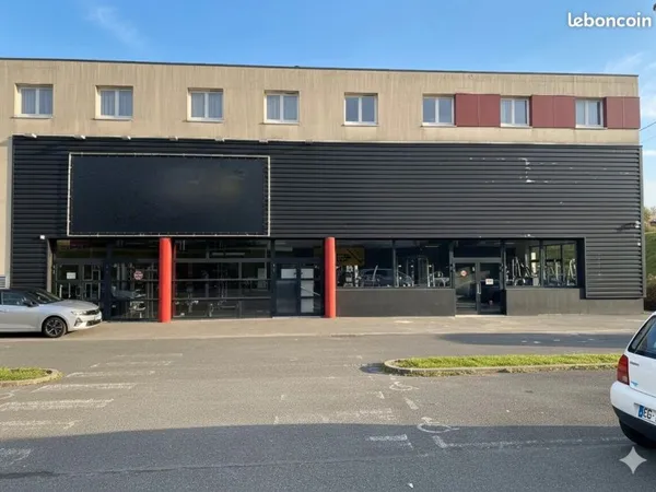 Local 1600 m² LOUVROIL