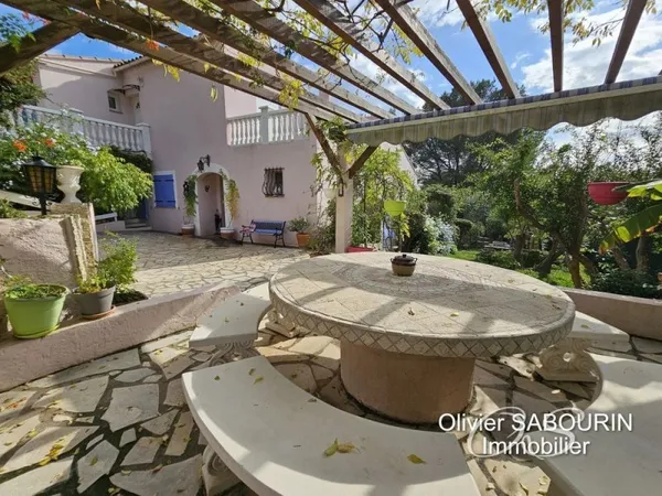 Villa avec piscine 3 Chambres + 2 Studios