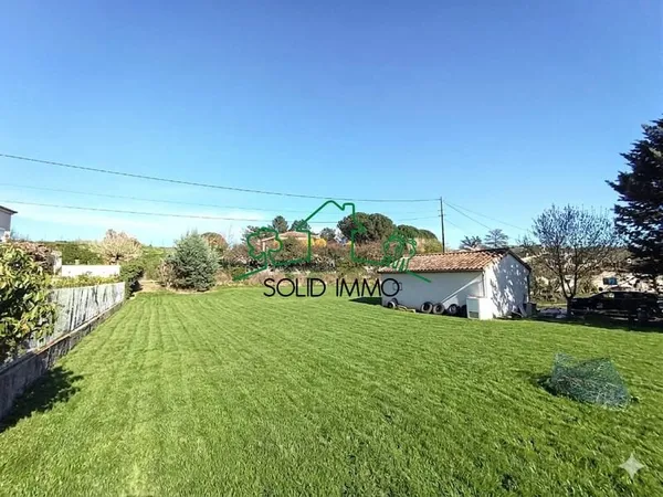 Terrain constructible de 820 m2 sur la commune de Saint Etienne de Fontbellon 07200