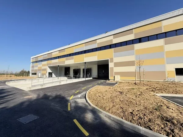 Entrepôt 1586 m²