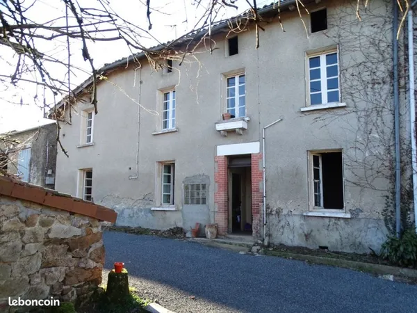 Maison en pierre à rénover avec granges