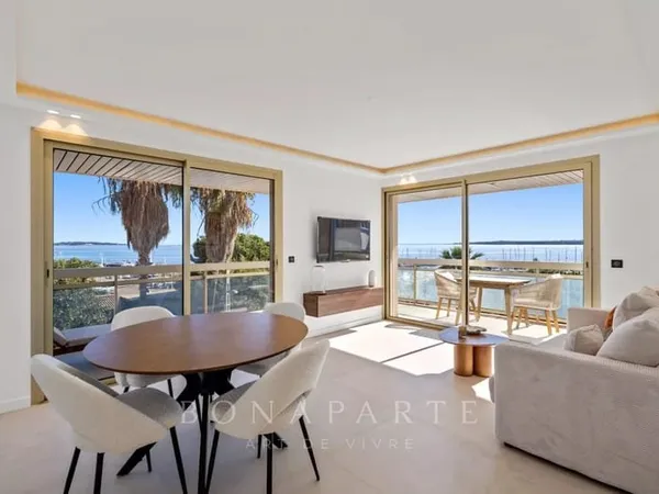 CANNES / PALM BEACH - APPARTEMENT 2 PIECES - VUE MER PANORAMIQUE
