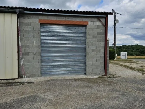 Local 50 m2 sécurisé