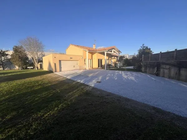 Villa 6 pièces 180 m²