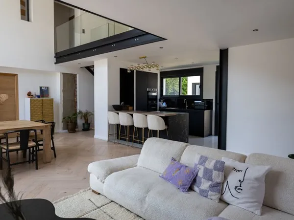 PAU maison de ville ,6 chambres, piscine et dépendance