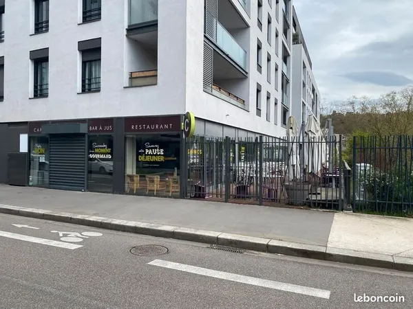 Commerce bureaux 172 m²