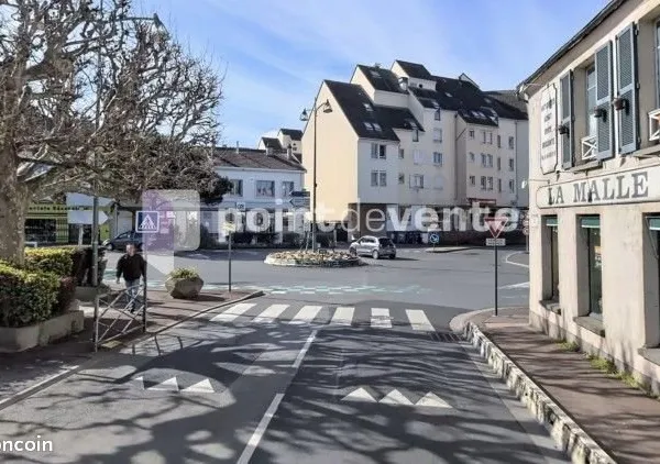 Local commercial 553 m²