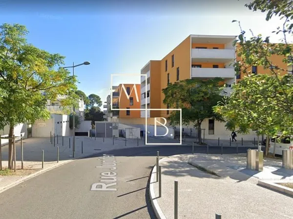 JUVIGNAC grand Garage 40m2 A LOUER