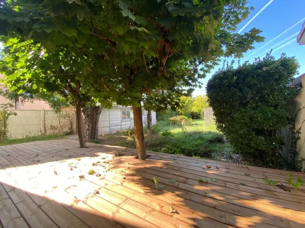 TERRAIN 650 m² (40 % d'emprise bâtit) - DPE B