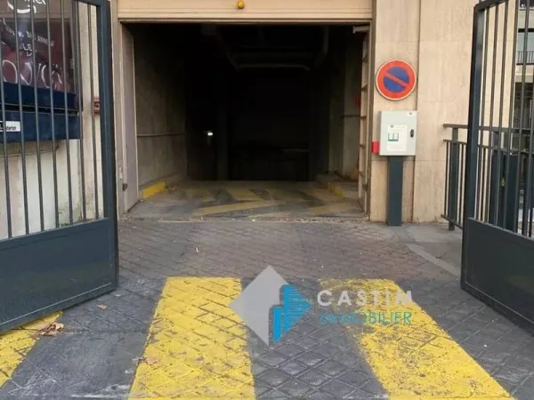 Stationnement Location Paris   100€