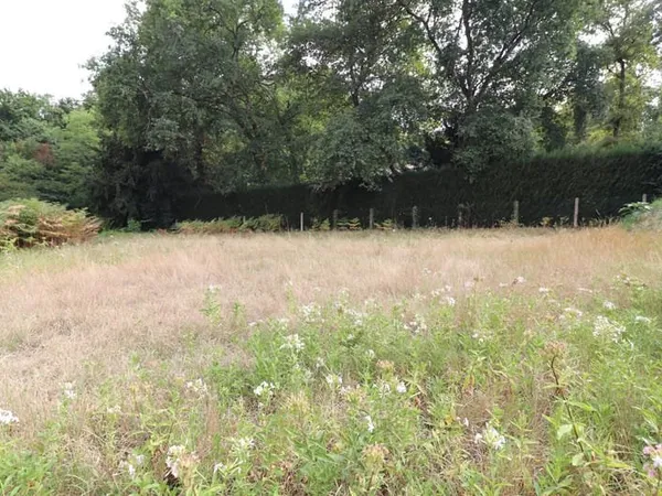 Terrain de 545 m2 à Léognan libre de constructeur.
