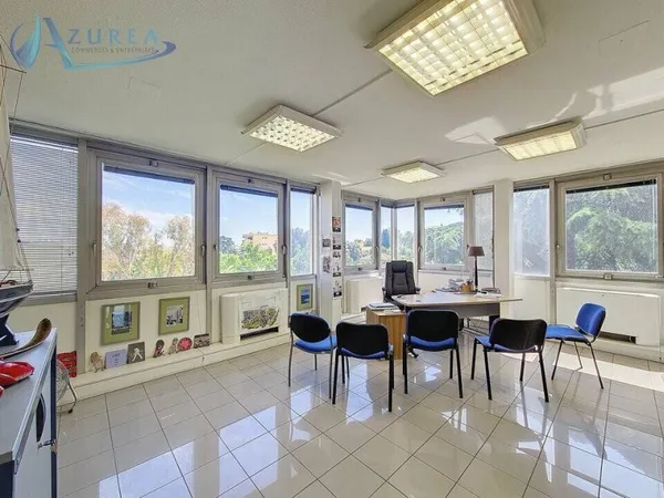 Bureau 300 m²