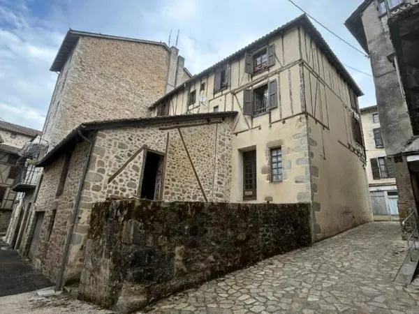 Maison d'habitation et locaux commerciaux
