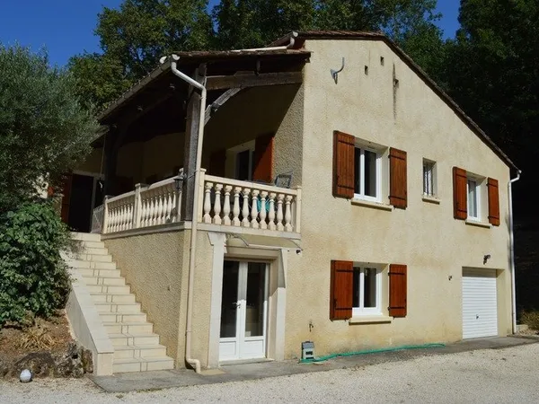 Maison familiale à vendre avec studio indépendant et dépendances à Prigonrieux (24130)