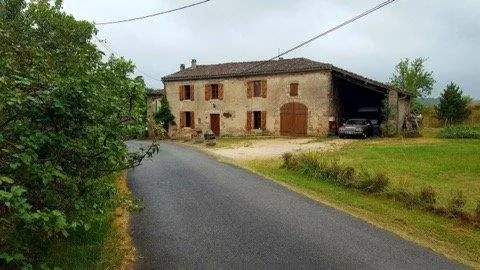 Tarn proche Puycelsi. Maison ancienne en sortie de hameau , 140 m² de Sh et beau potentiel d'agrandi