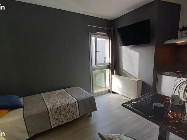 Studio meublé pour une personne à Sainte Savine avec parking privatif 390 Charges comprises