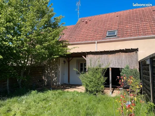Agréable pavillon de 4 pièces principales avec garage & jardin