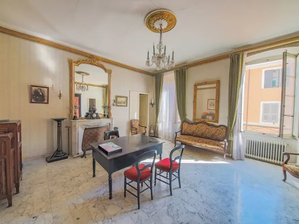 Appartement 8 pièces 192 m²