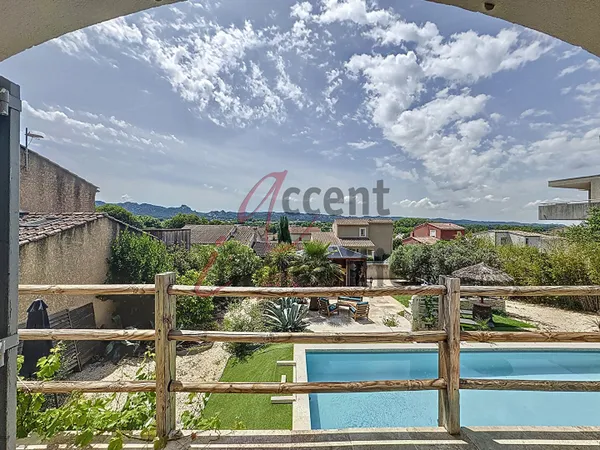 Villa avec vue sur les Alpilles.