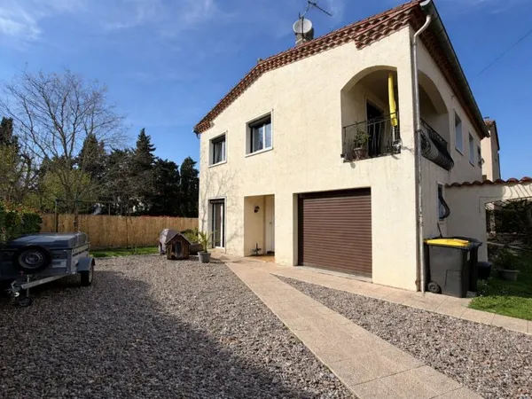 Maison indépendante 147 m² sur parcelle 390 m² Carcassonne - 6 chambres. Bail locatif en cours