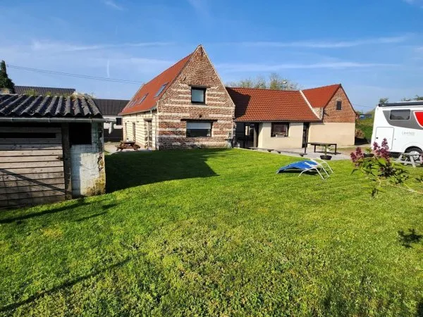 Superbe Ferme au Carré Rénovée de 203 m² à Lesquin - Charme et Confort Moderne