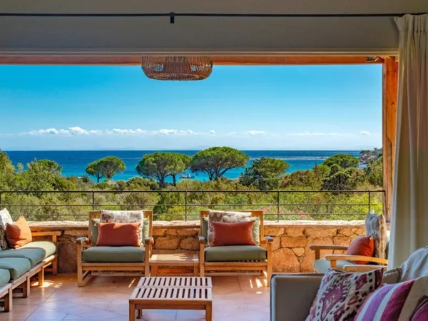 Une villa pieds l'eau à Palombaggia