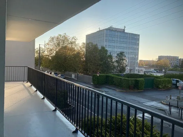 QUARTIER LONGCHAMP - APPARTEMENT T3 LUMINEUX - BALCON