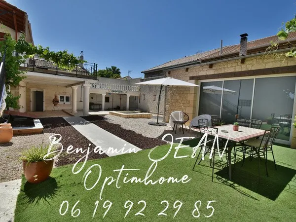 Ensemble immobilier avec piscine et terrasses - Cers (34)