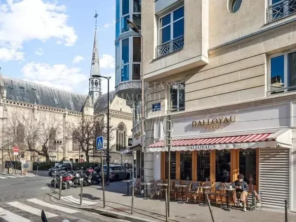 PROF. LIBÉRALE. 200 M² VUE DÉGAGÉE.