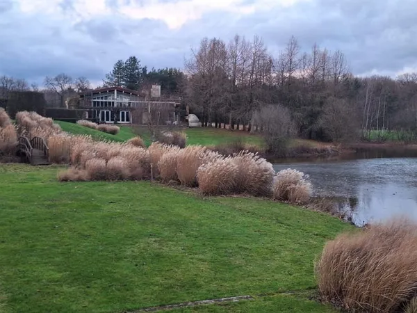 Domaine de 15 hectares avec étang privé au coeur de la forêt