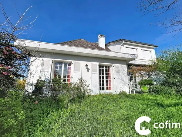 Maison de plain-pied - 155m2 - environnement arboré - Lourdes