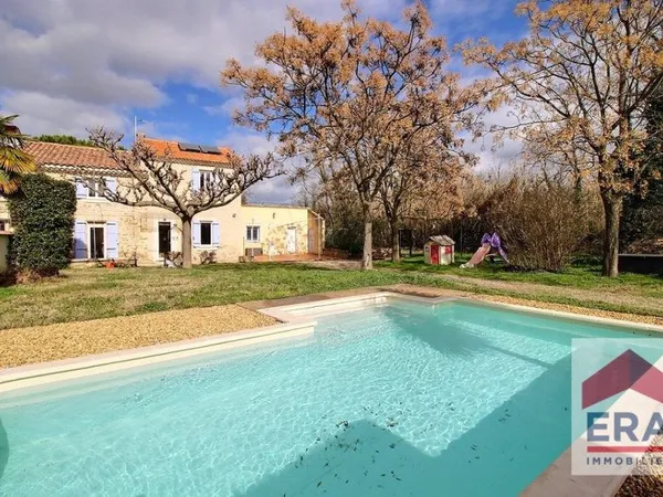 Maison à vendre à Carpentras - 3 chambres - 142m² habitables - Hangar - Piscine