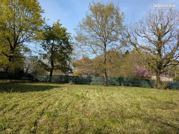 Beau terrain paysagé avec CU à bâtir