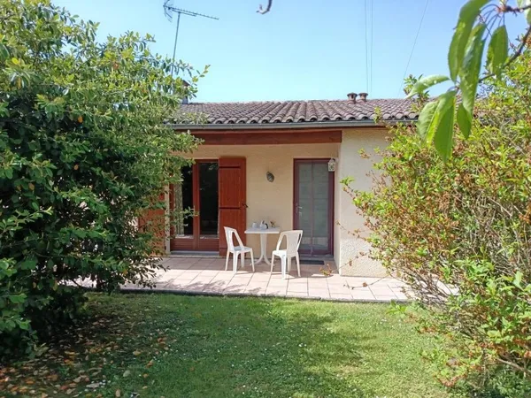Pavillon plain-pied, deux chambres, garage, jardin