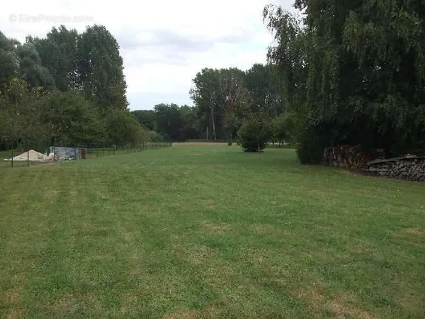 Terrain 1757 m²