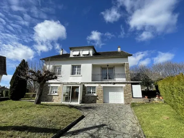 Maison Vente Saint-Yrieix-la-Perche 7p 157m² 147000€