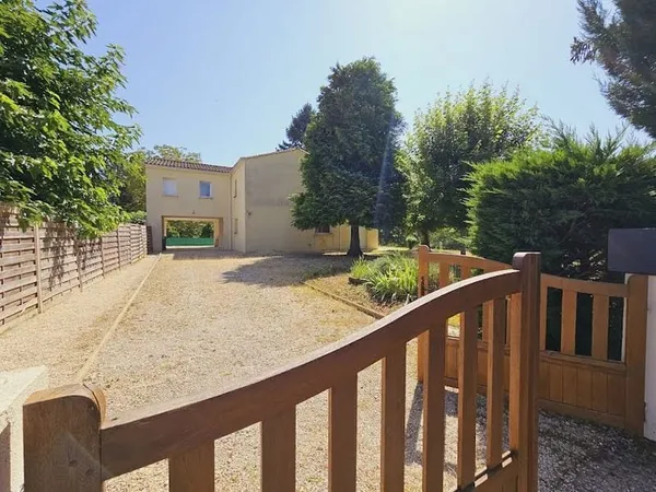 Maison 6 pièces 180 m²