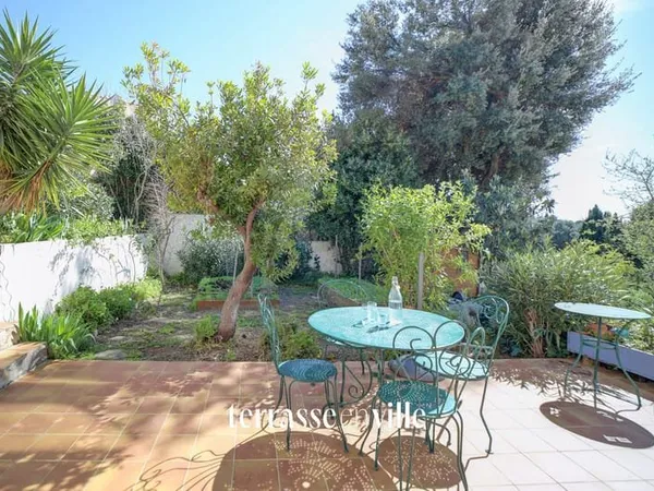 CEYRESTE - REZ-DE-JARDIN - T3 - 76 M2 - JARDIN 540 M2 - VUE