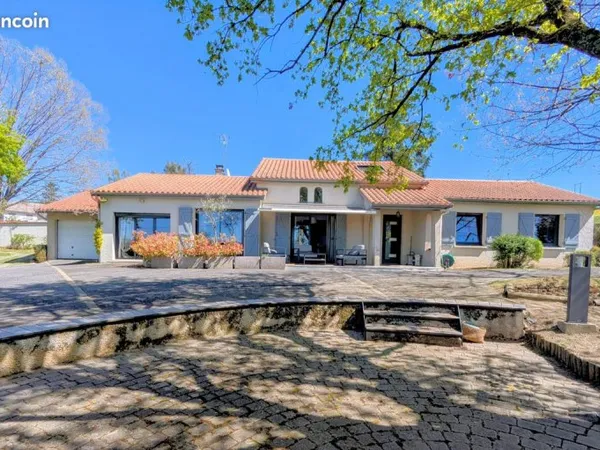 Vente | Maison T6+ | 5ch | 184 m² | Saint-Galmier | Expo Sud | Terrasse · Piscine