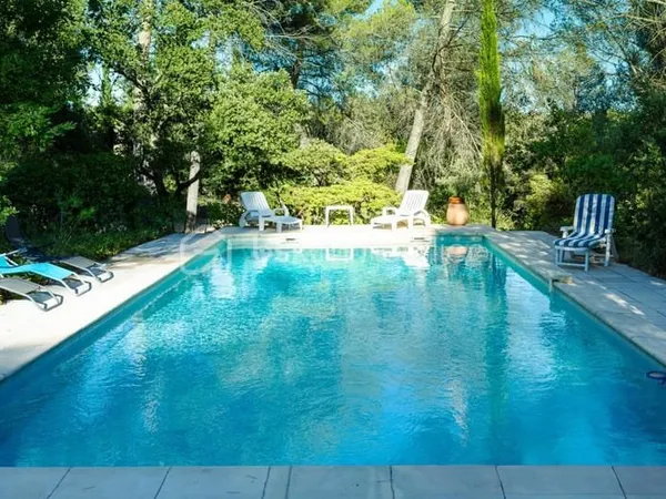 Propriété au pied du Luberon, 220 m² habitables, 6 chambres