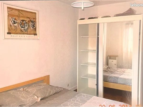 Vends F2 avec balcon et garage fermé