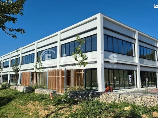 Local commercial 449 m²