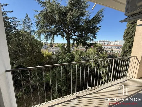 Appartement T4 avec balcon , cave et parking